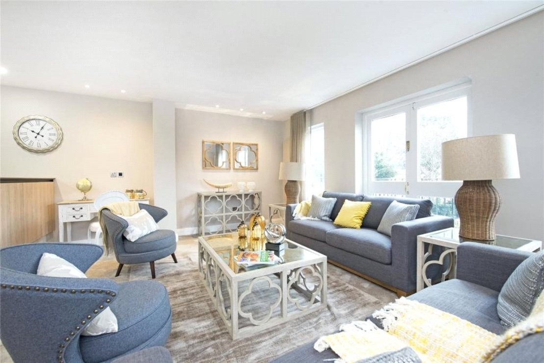 3 bedroom Flat to rent in Lyndhurst Lodge-view4