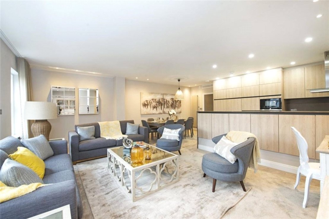 3 bedroom Flat to rent in Lyndhurst Lodge-view2