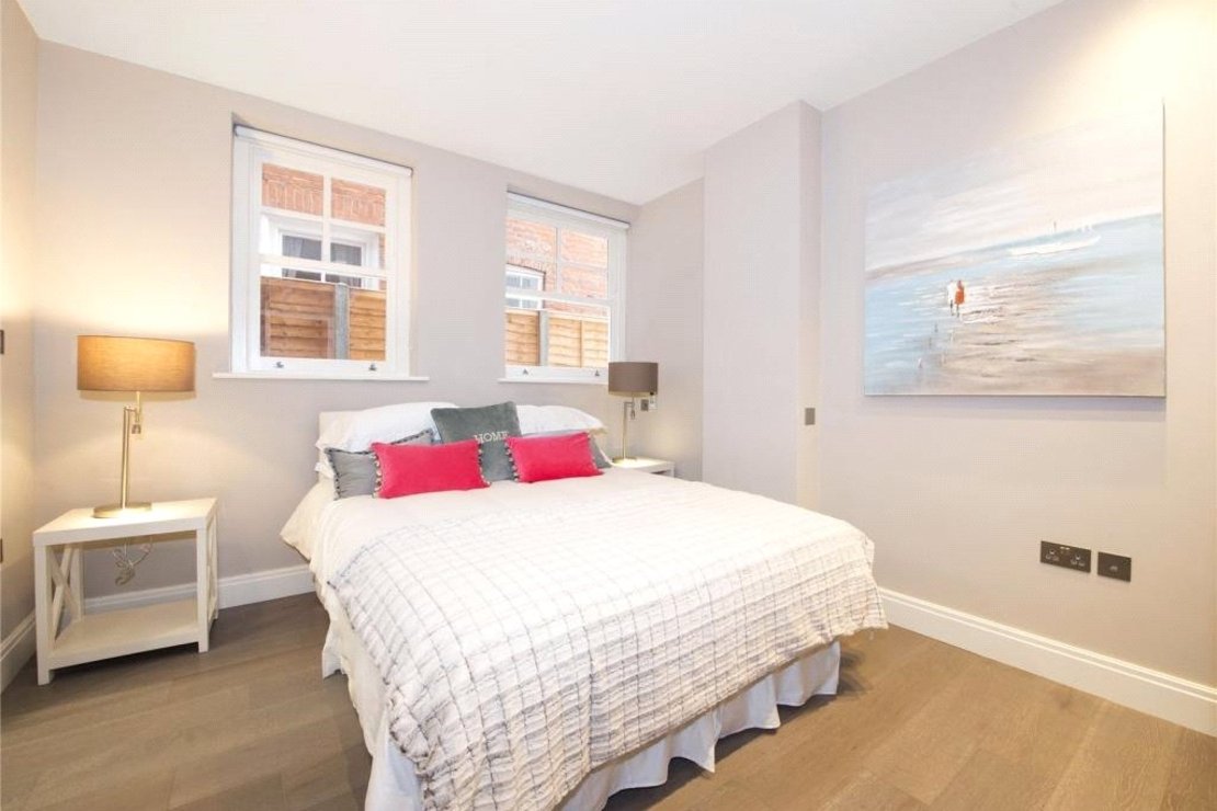 3 bedroom Flat to rent in Lyndhurst Lodge-view8