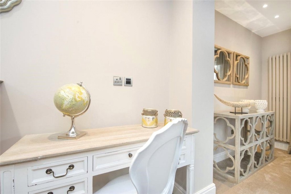 3 bedroom Flat to rent in Lyndhurst Lodge-view13