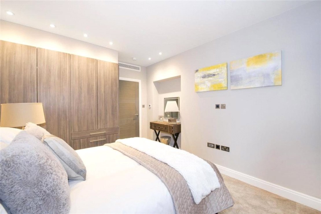 3 bedroom Flat to rent in Lyndhurst Lodge-view9