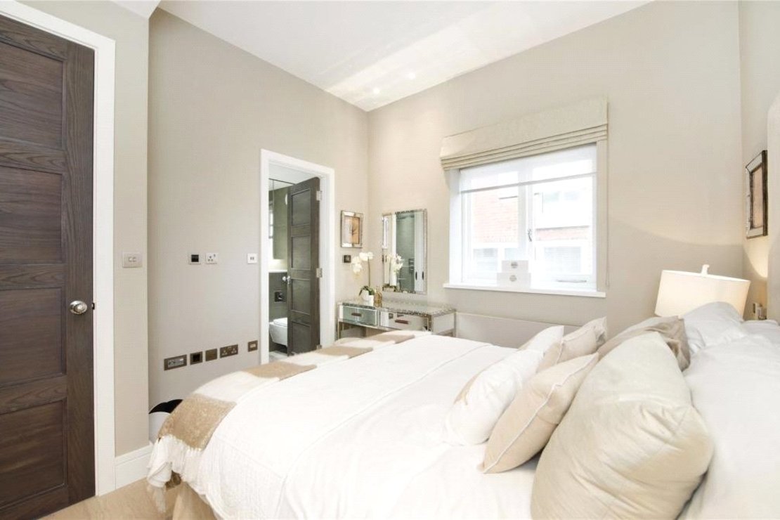 3 bedroom Flat to rent in Lyndhurst Road-view15