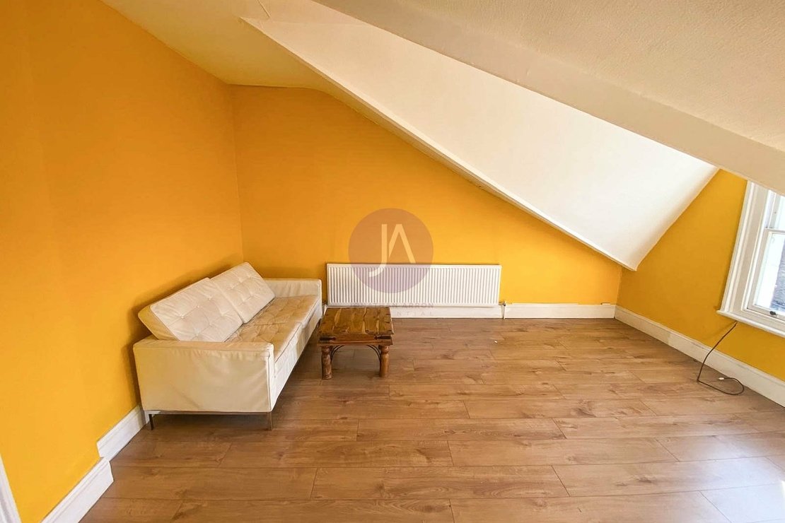 1 bedroom Flat to rent in Malvern Road-view6