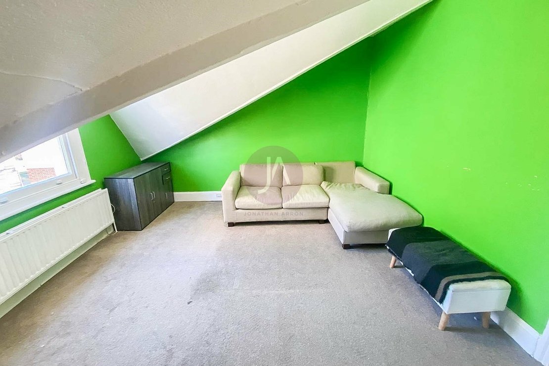 1 bedroom Flat to rent in Malvern Road-view8