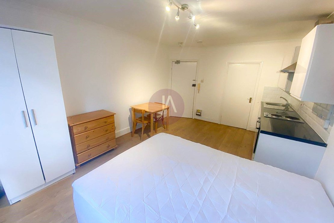 Flat to rent in Manstone Road-view4