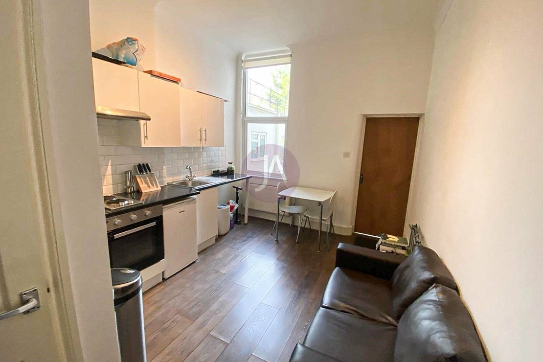 1 bedroom Flat to rent in Manstone Road-view7