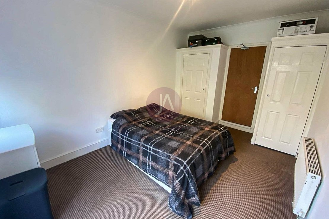 1 bedroom Flat to rent in Manstone Road-view8