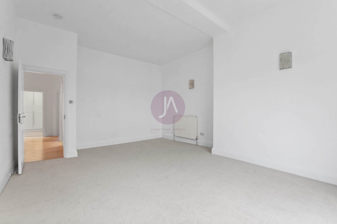 2 bedroom Flat to rent in Marlborough Hill-view5