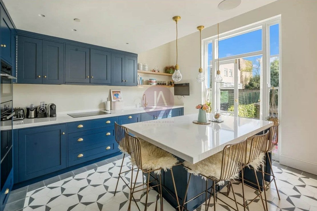 4 bedroom Flat to rent in Marlborough Place-view3