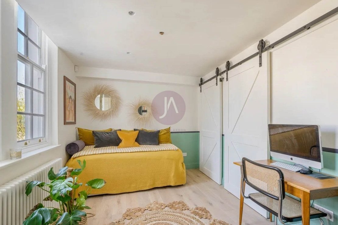 4 bedroom Flat to rent in Marlborough Place-view6