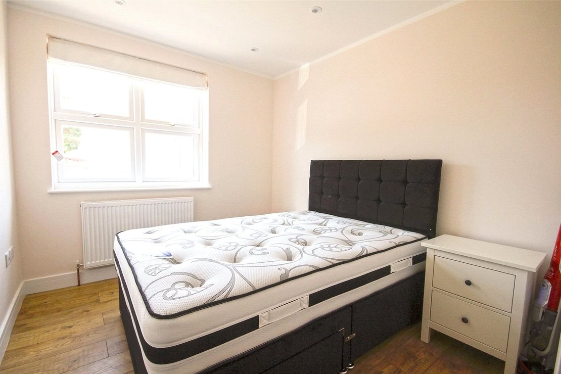 2 bedroom Flat to rent in Mentana Court-view4