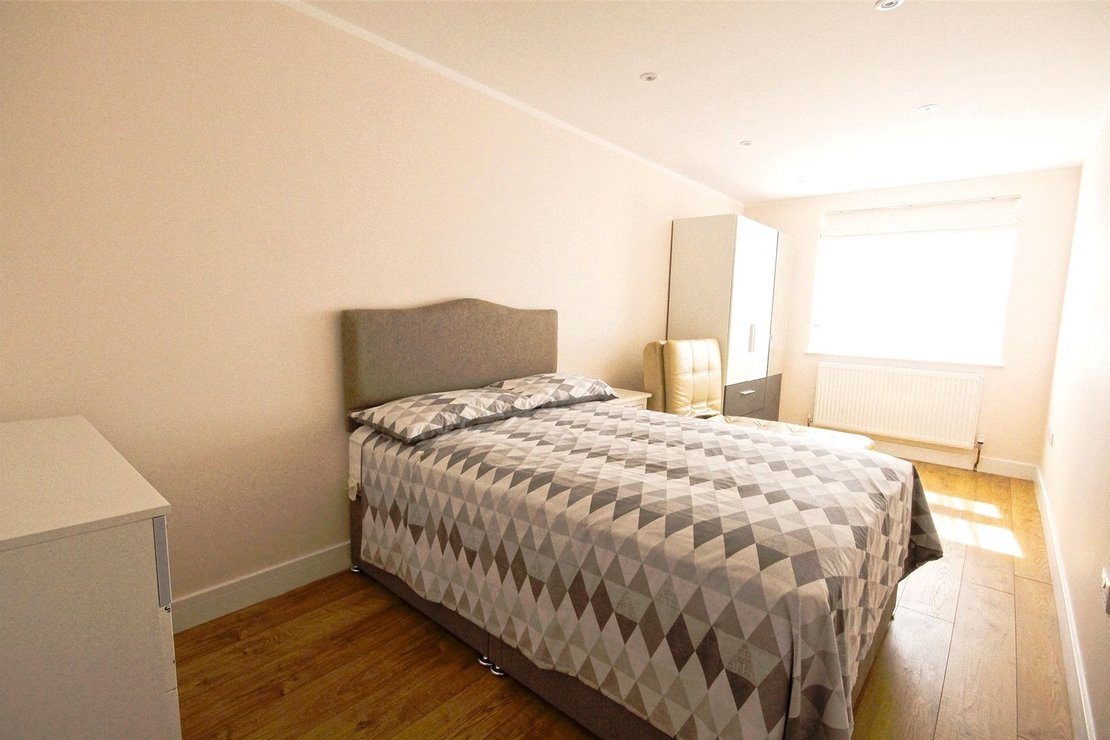 2 bedroom Flat to rent in Mentana Court-view5