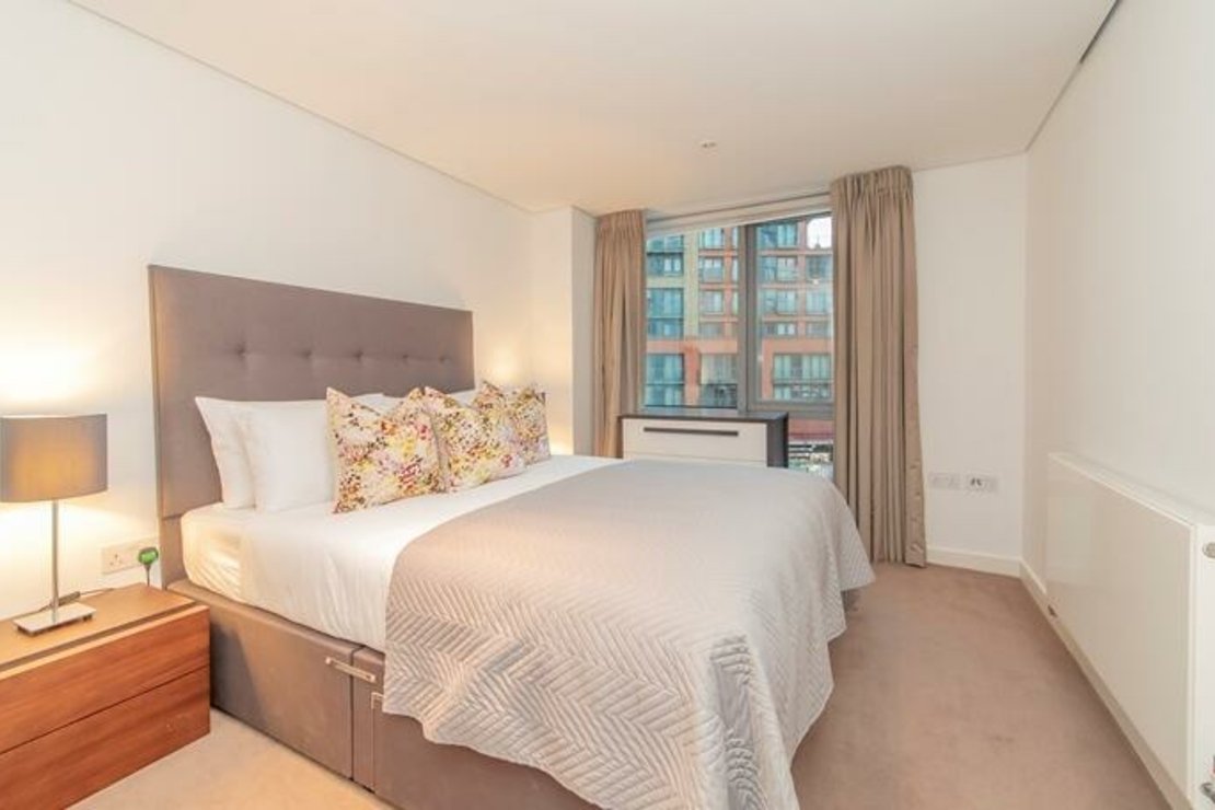 1 bedroom Flat to rent in Merchant Square East-view5