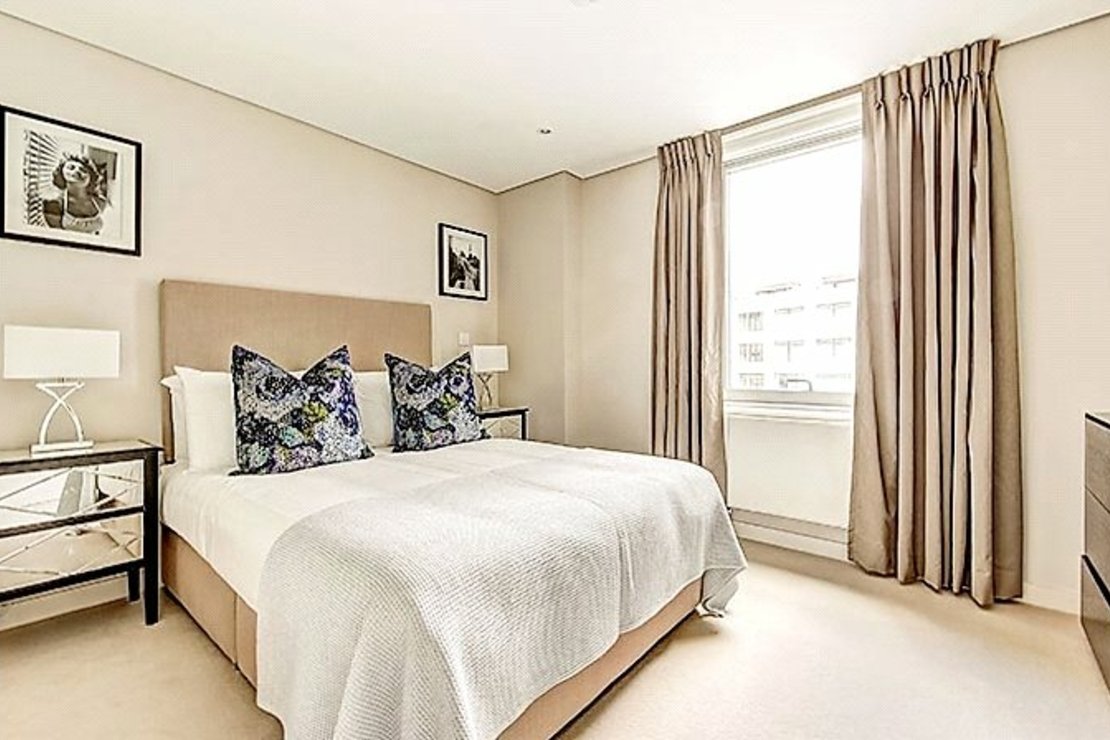 4 bedroom Flat to rent in Merchant Square East-view5