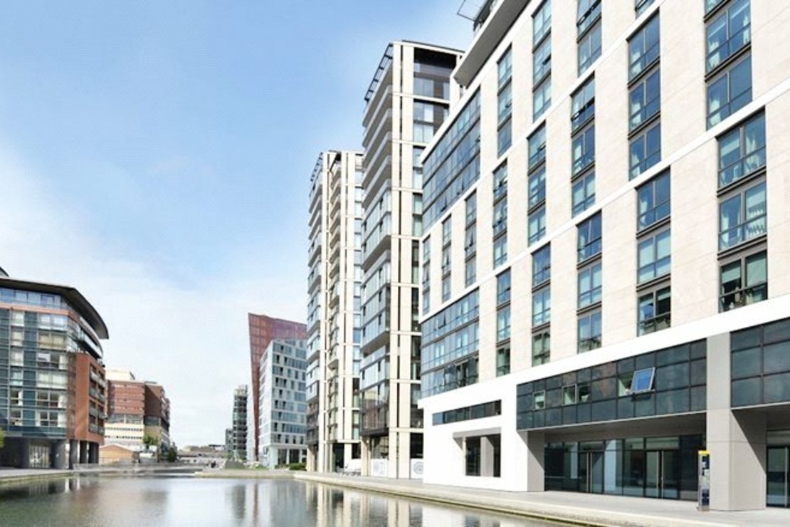 4 bedroom Flat to rent in Merchant Square East-view8