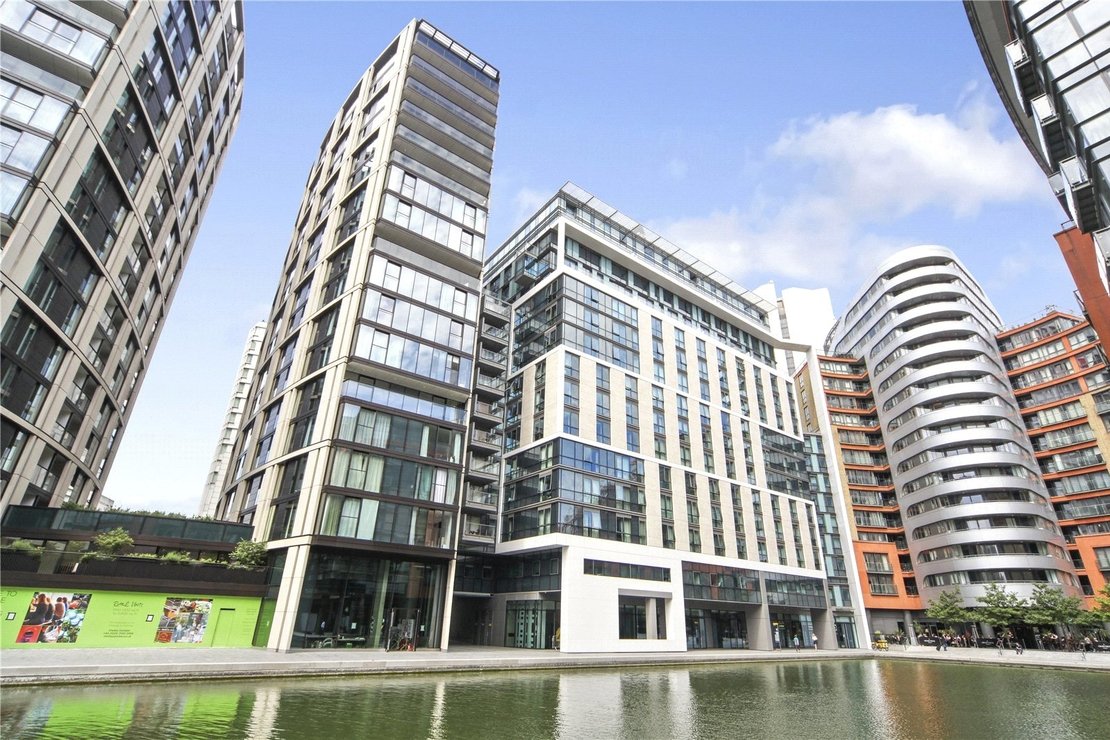 3 bedroom Flat to rent in Merchant Square East-view1