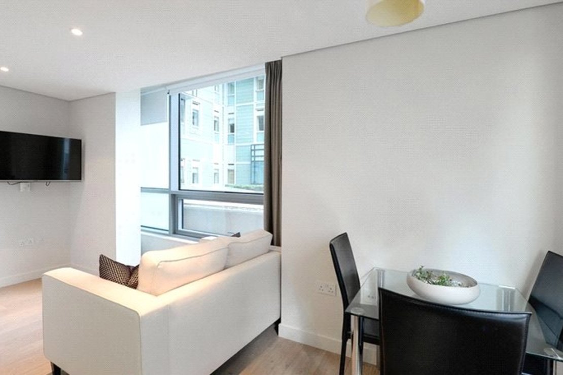 3 bedroom Flat to rent in Merchant Square East-view3