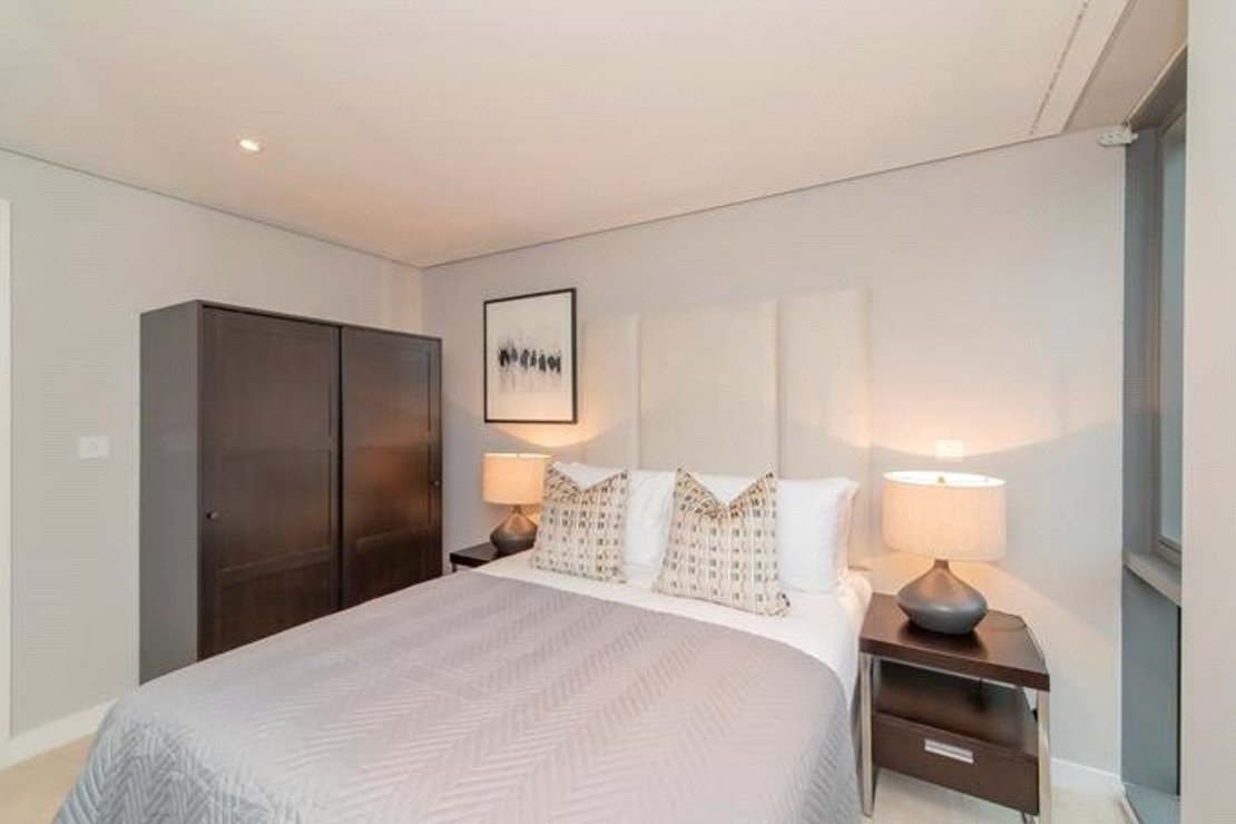 3 bedroom Flat to rent in Merchant Square East-view8