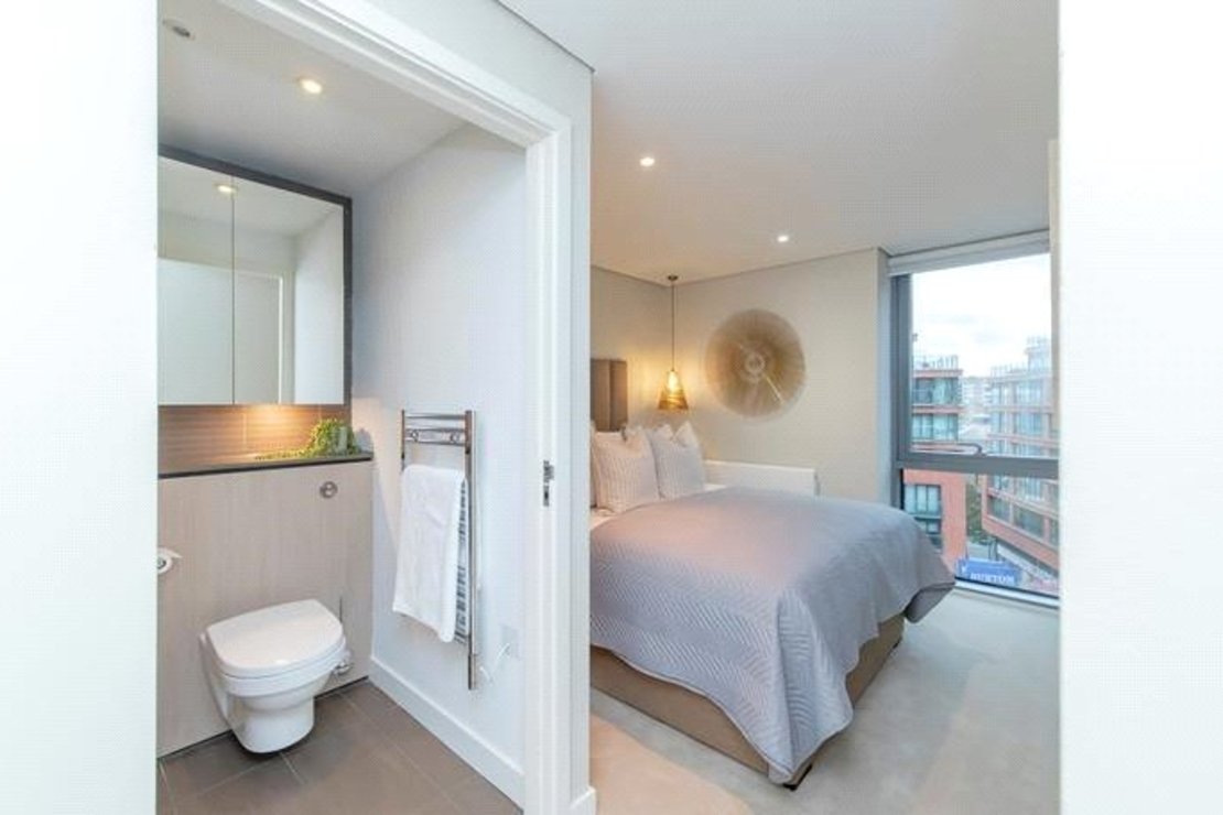 3 bedroom Flat to rent in Merchant Square East-view10