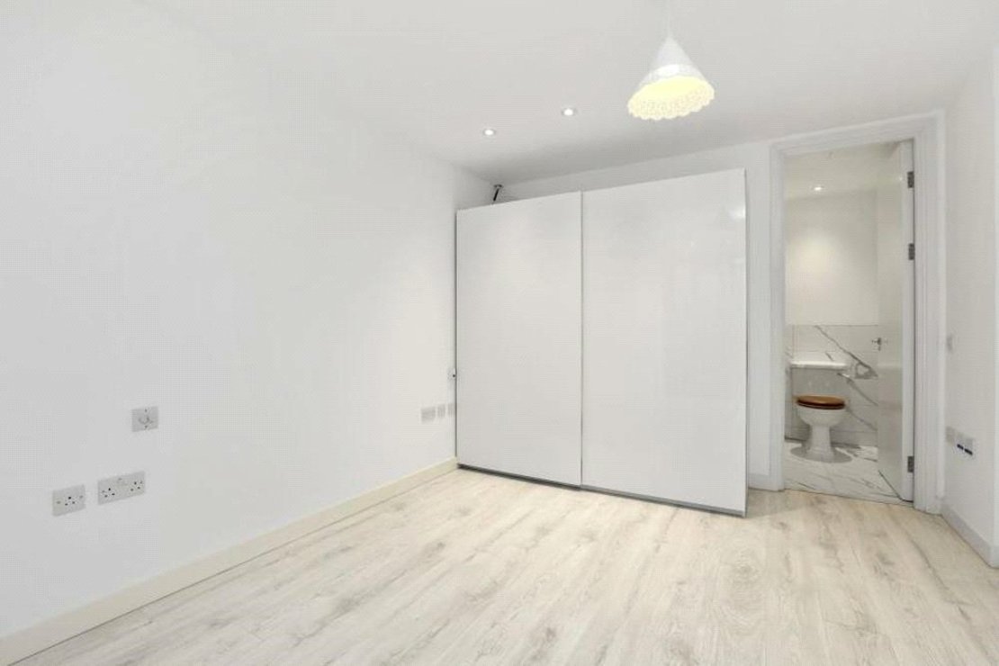 2 bedroom Flat to rent in Mill Lane-view4