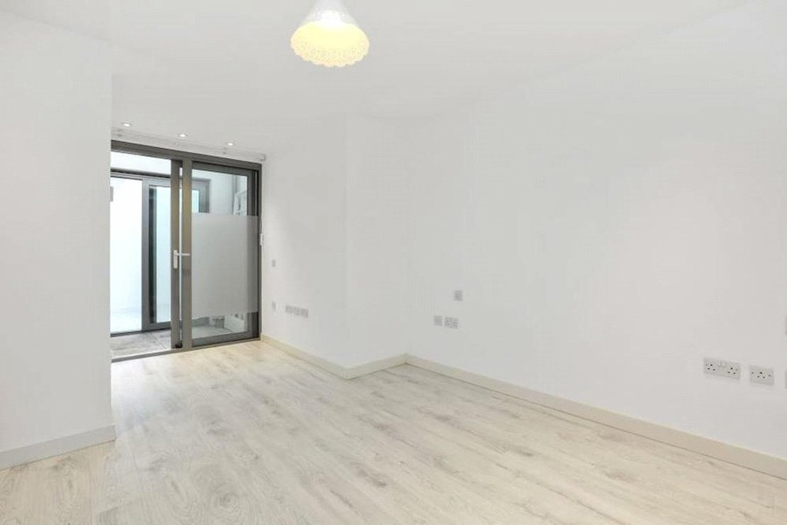 2 bedroom Flat to rent in Mill Lane-view6