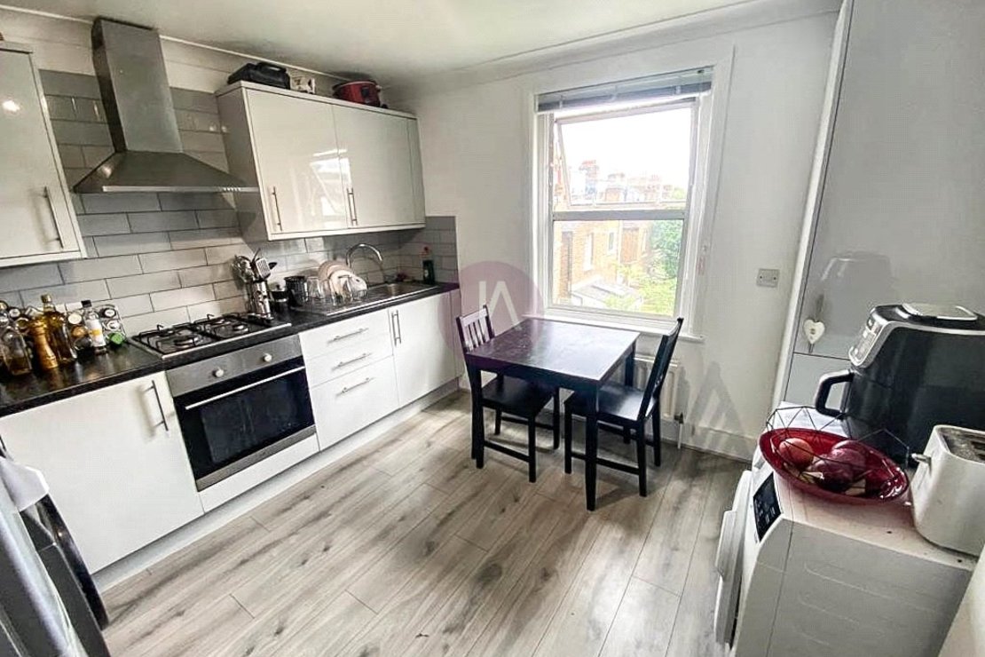 4 bedroom Flat,Maisonette to rent in Mill Lane-view4