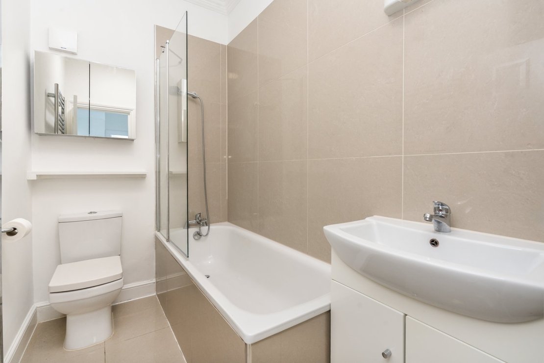 2 bedroom Flat to rent in Mill Lane-view6