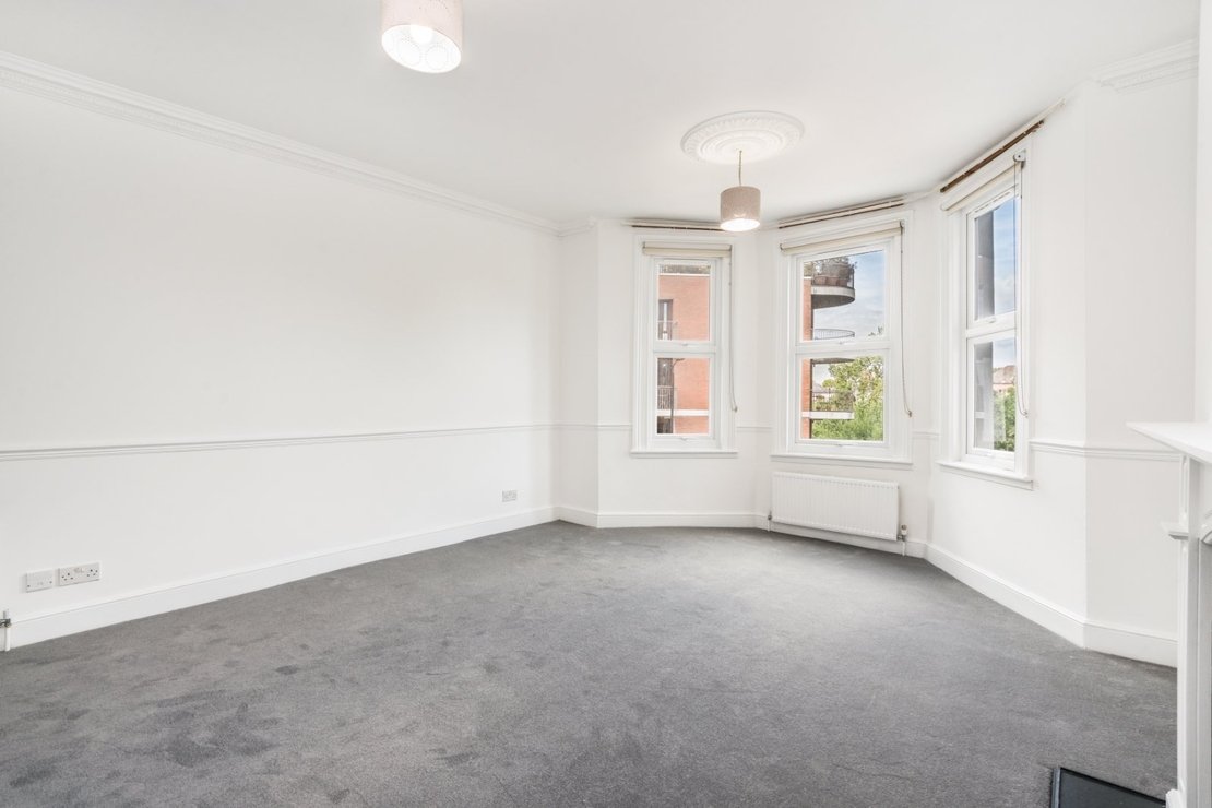 2 bedroom Flat to rent in Mill Lane-view5