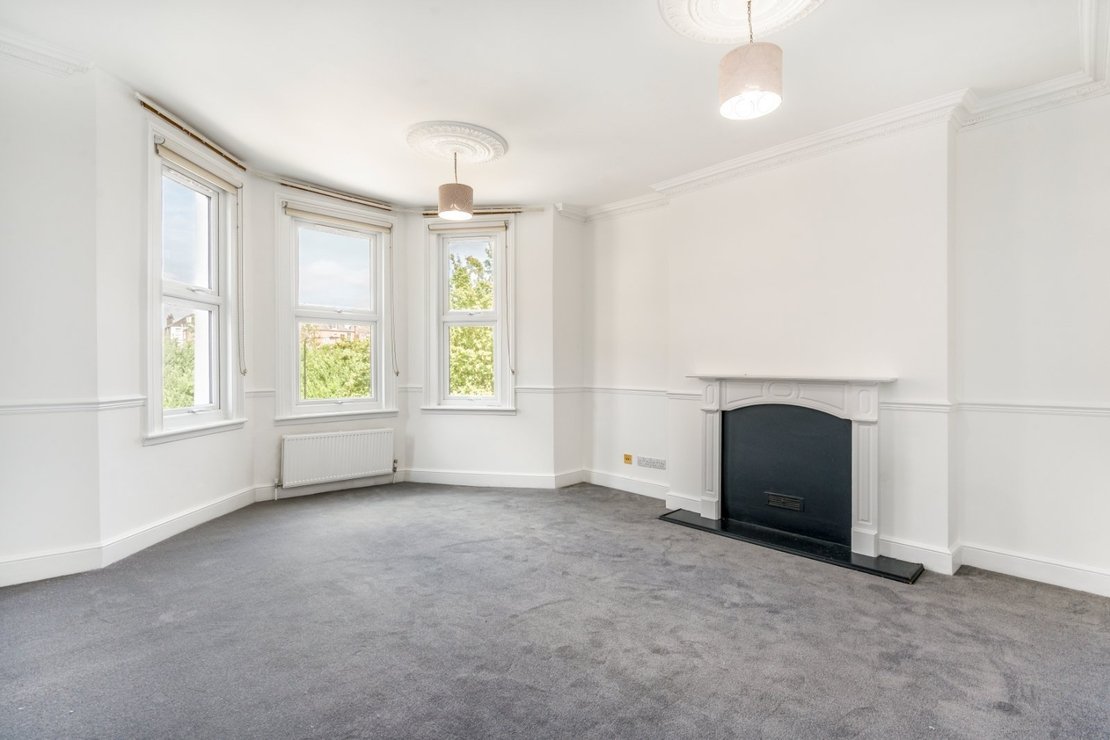 2 bedroom Flat to rent in Mill Lane-view1