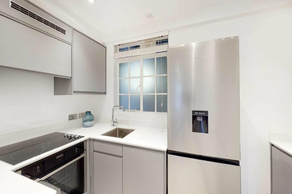 1 bedroom Flat to rent in Neville Court-view6