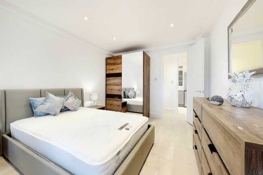 1 bedroom Flat to rent in Neville Court-view10