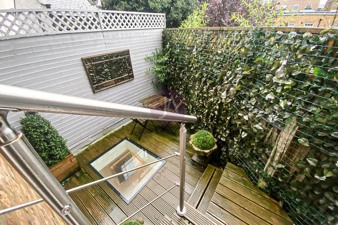 2 bedroom Flat to rent in Nugent Terrace-view15