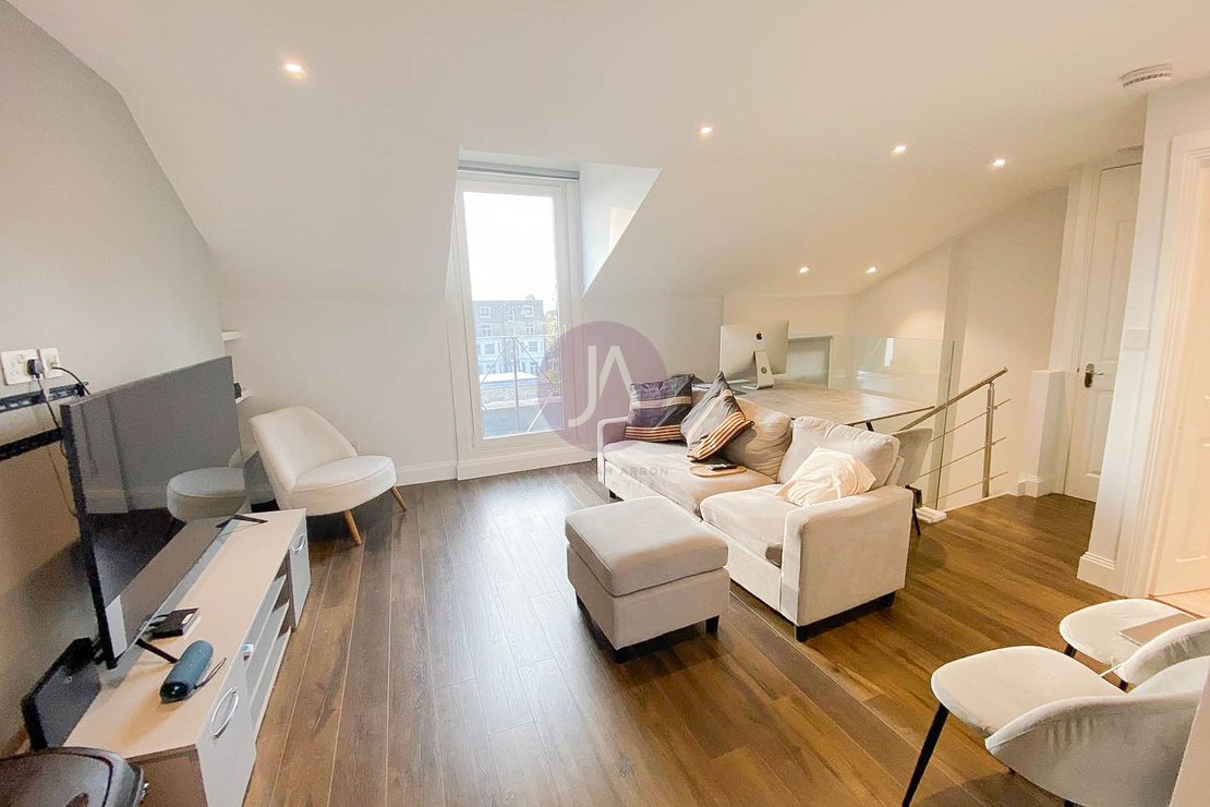 1 bedroom Flat to rent in Nugent Terrace-view1