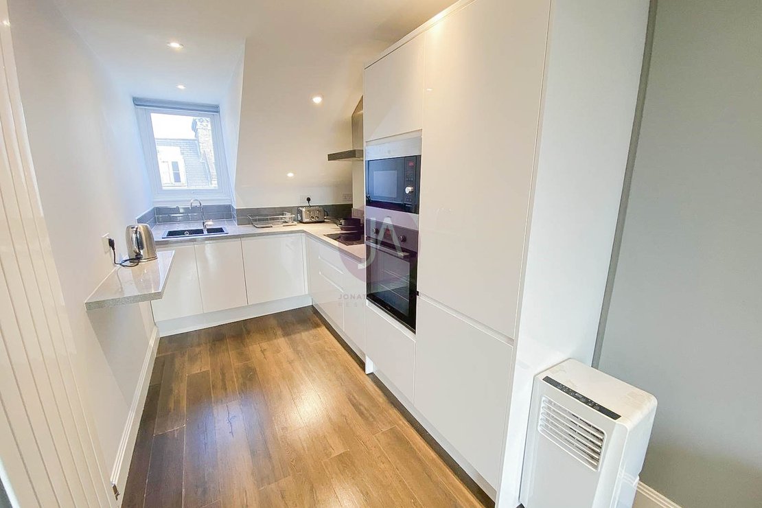1 bedroom Flat to rent in Nugent Terrace-view2