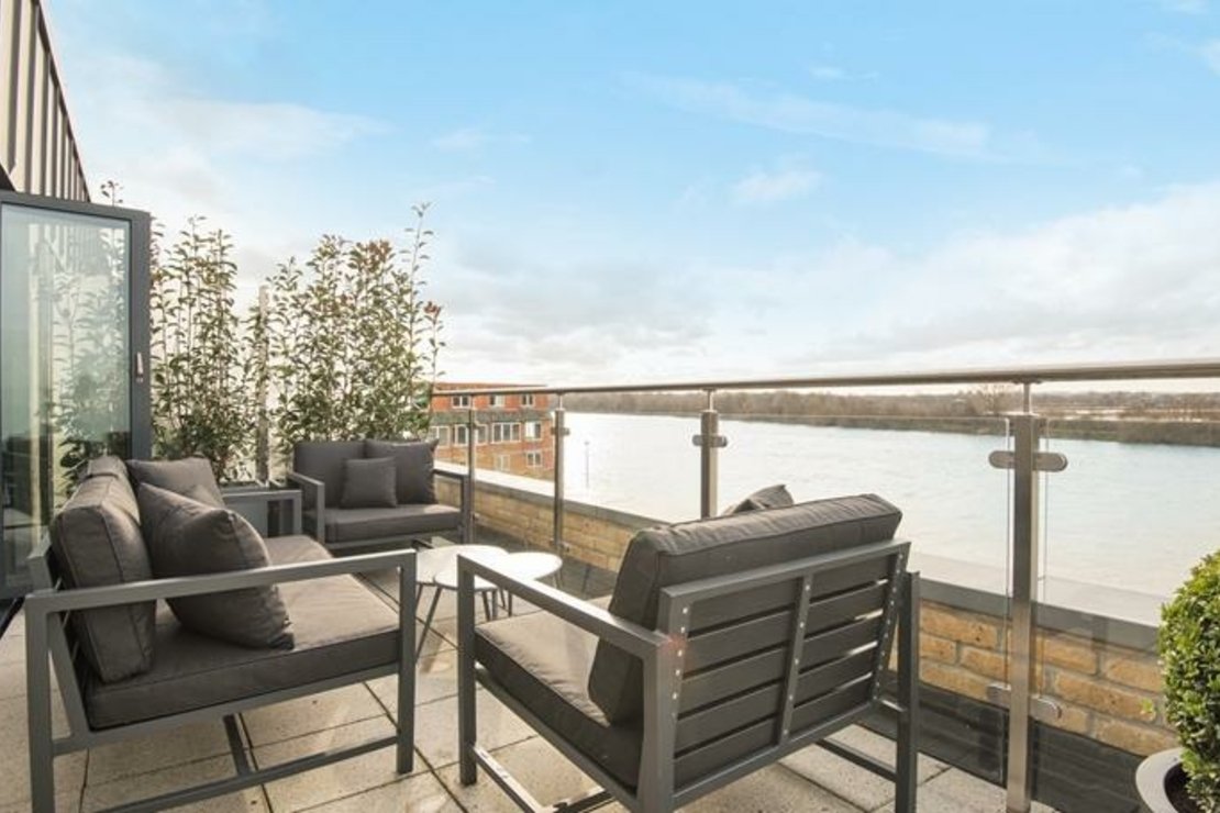 3 bedroom House to rent in Oxbridge Terrace-view3