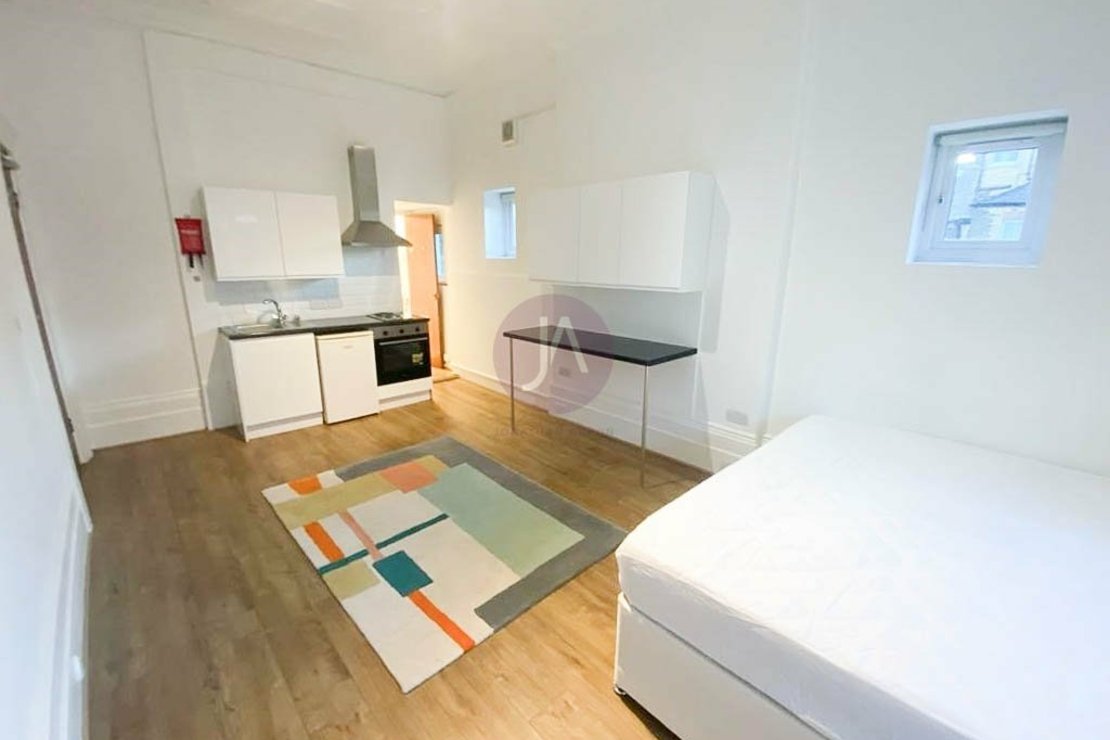 Flat to rent in Parsifal Road-view7