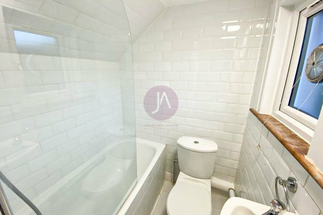 Flat to rent in Parsifal Road-view9