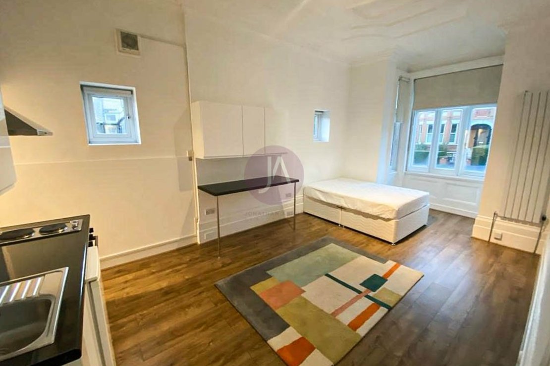 Flat to rent in Parsifal Road-view2