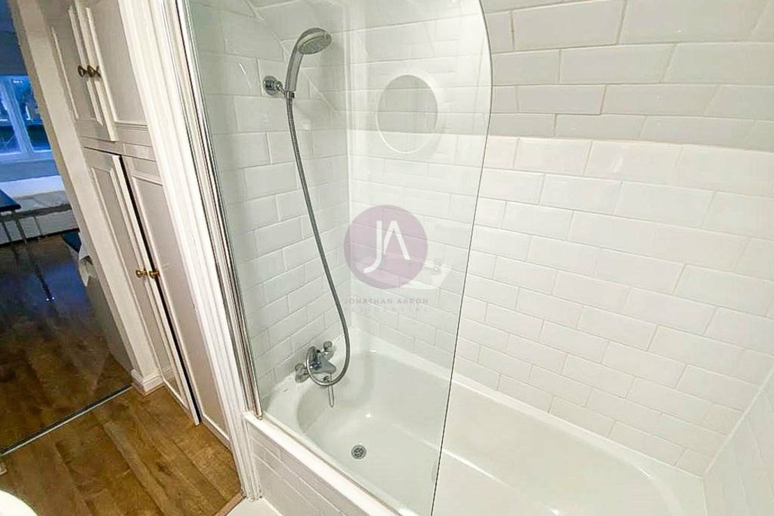 Flat to rent in Parsifal Road-view8