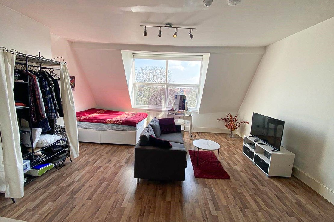 Flat to rent in Parsifal Road-view5