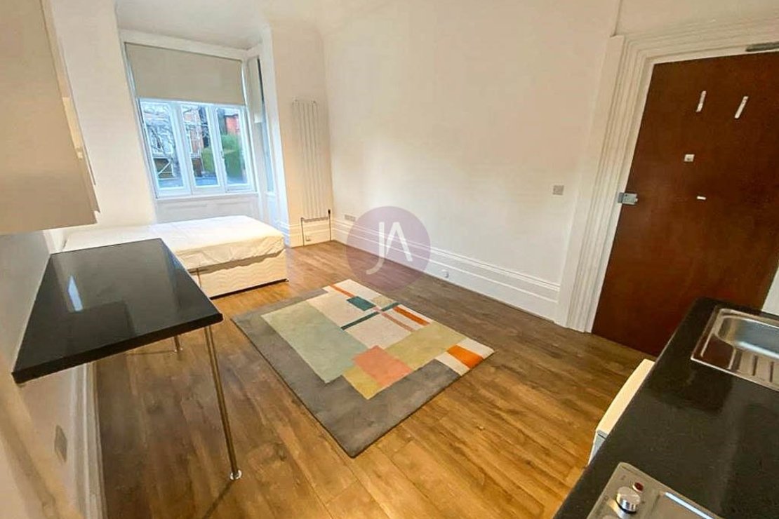 Flat to rent in Parsifal Road-view5