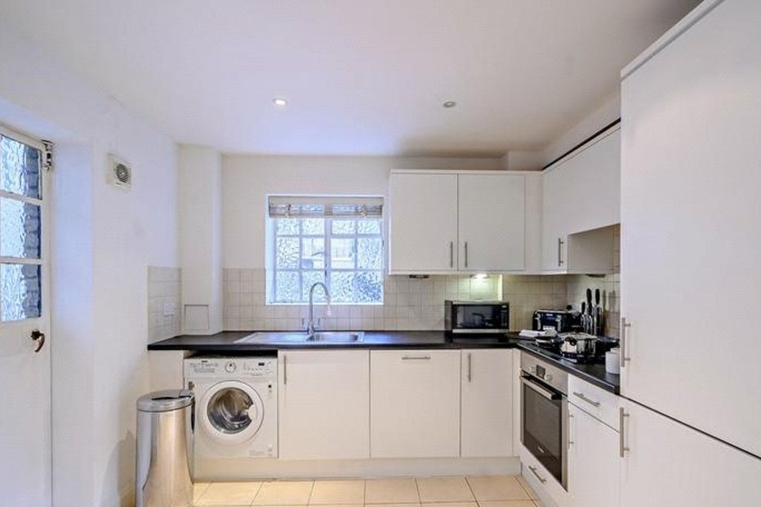 2 bedroom Flat to rent in Pelham Court-view4