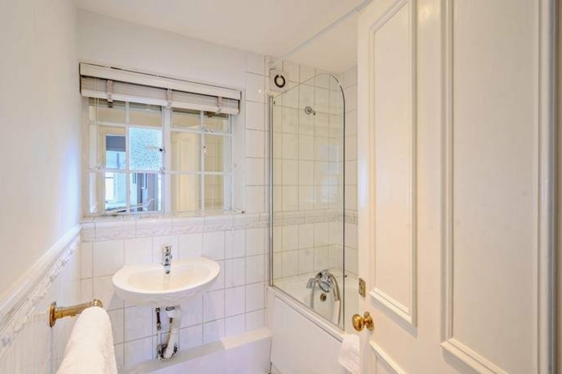 2 bedroom Flat to rent in Pelham Court-view5