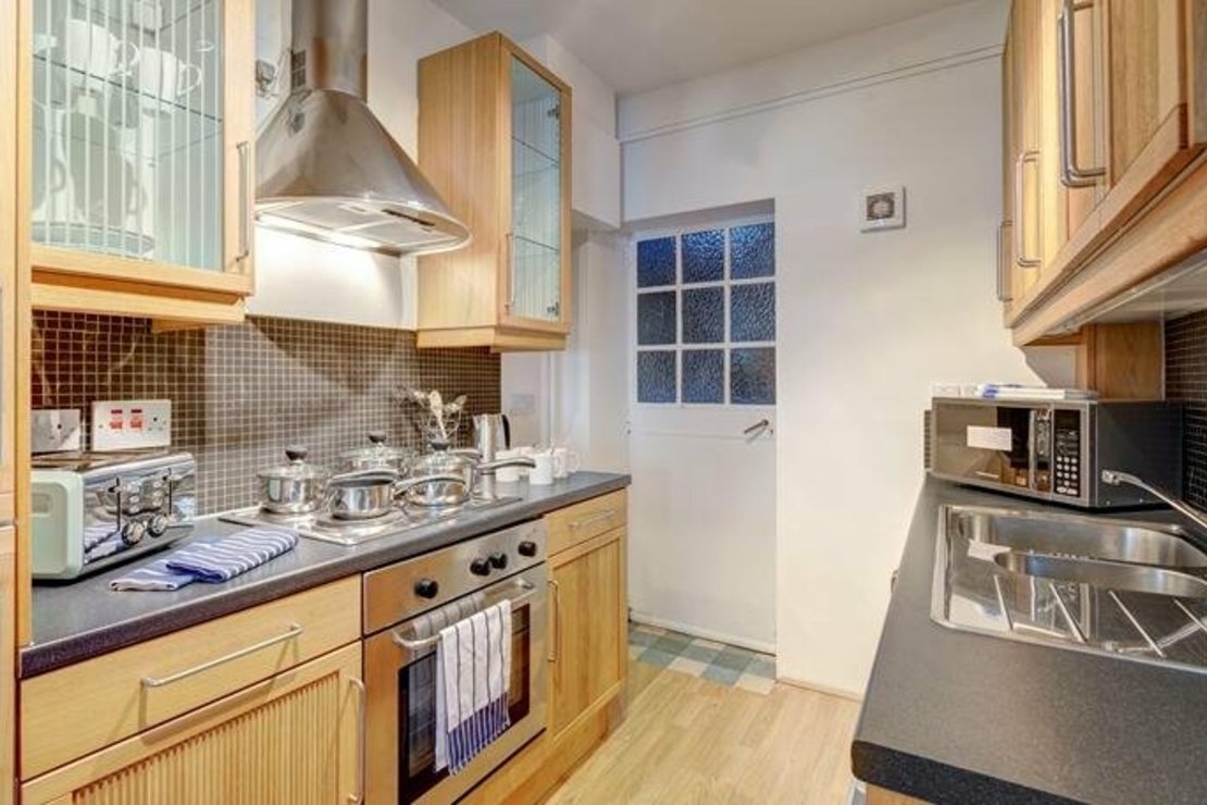 1 bedroom Flat to rent in Pelham Court-view2