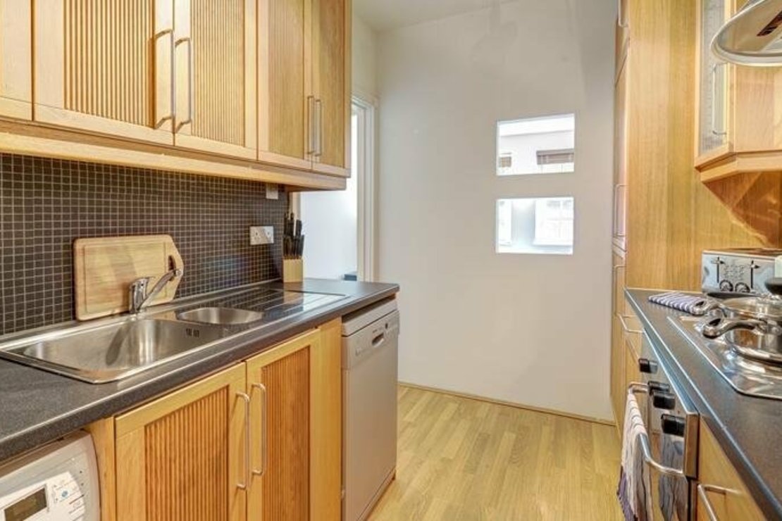 1 bedroom Flat to rent in Pelham Court-view5