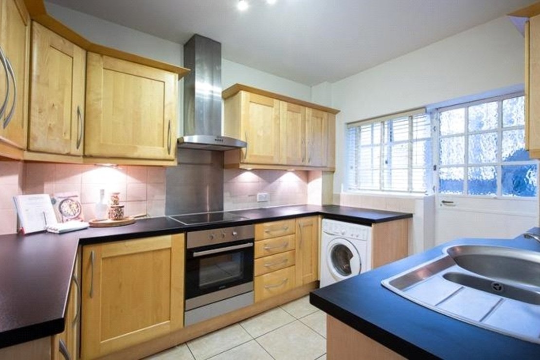 2 bedroom Flat to rent in Pelham Court-view4