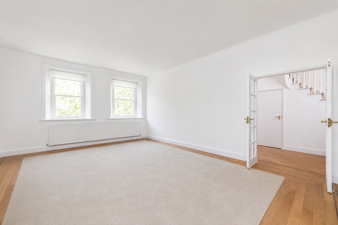 2 bedroom Flat to rent in Pont Street-view2
