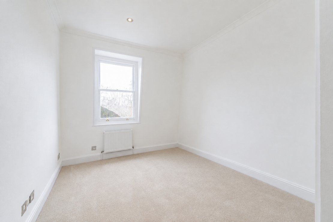 2 bedroom Flat to rent in Pont Street-view10