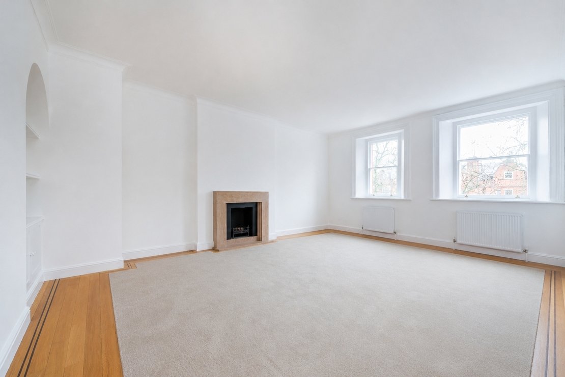 2 bedroom Flat to rent in Pont Street-view1