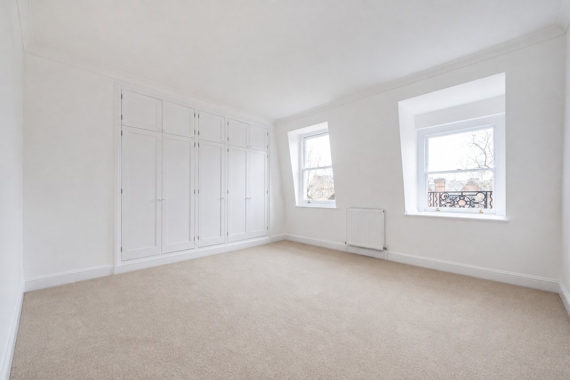 2 bedroom Flat to rent in Pont Street-view4